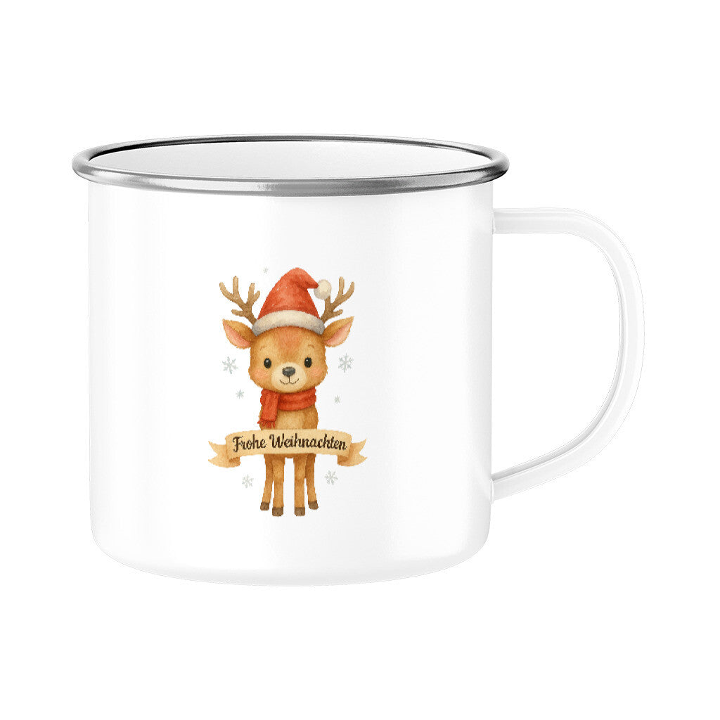 Baby-Reh in Aquarell mit Weihnachtsmütze und Schal, umgeben von Schneeflocken, auf weißer Emaille-Tasse mit „Frohe Weihnachten“-Banner.