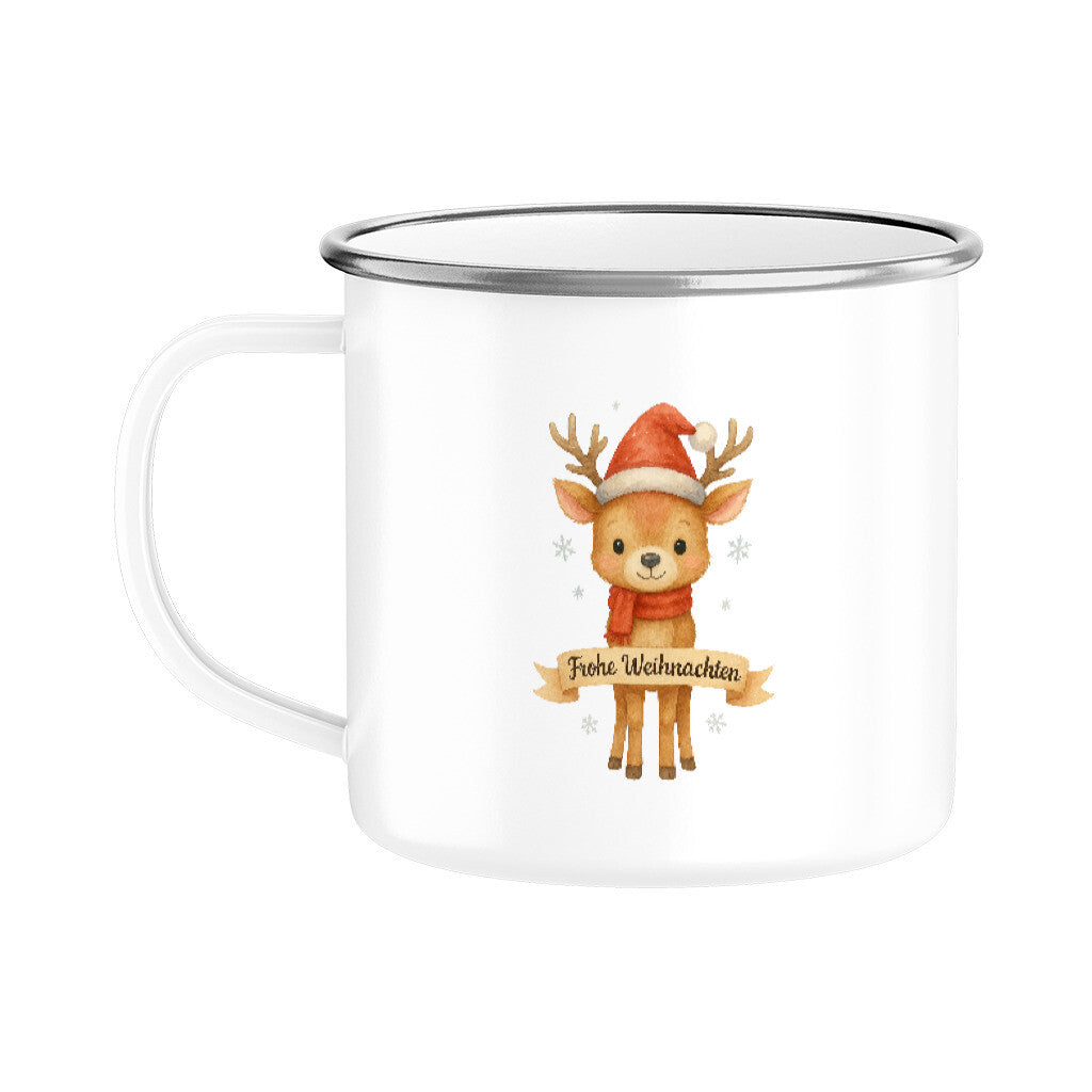Baby-Reh in Aquarell mit Weihnachtsmütze und Schal, umgeben von Schneeflocken, auf weißer Emaille-Tasse mit „Frohe Weihnachten“-Banner.